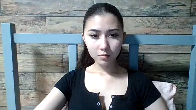 Virginia Hicks online show from November 26, 5:47 pm