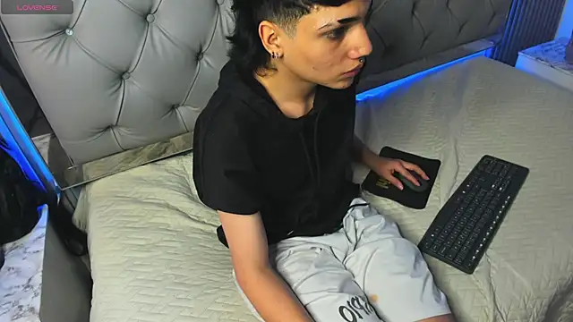 SamBlack  online show from September 21, 1:40 am