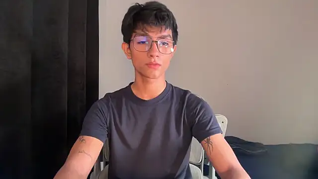 Snapshot of Angel_bunny2 chatting on November 6, 5:19 am Angel bunny2 online show from November 6, 5:19 am