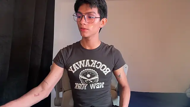 Snapshot of Angel_bunny2 chatting on November 8, 3:29 am Angel bunny2 online show from November 8, 3:29 am