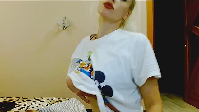 Snapshot of SatinQueen90 chatting on September 17, 5:14 pm SatinQueen90 online show from September 17, 5:14 pm