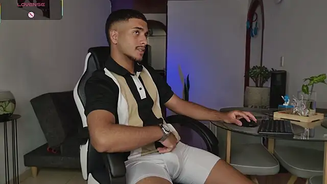 Snapshot of michel_g1 chatting on February 15, 9:55 pm michel g1 online show from February 15, 9:55 pm