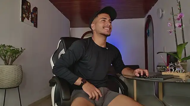 Snapshot of michel_g1 chatting on March 4, 6:25 pm michel g1 online show from March 4, 6:25 pm