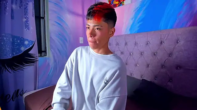 Snapshot of MaxiWildd chatting on October 11, 12:47 pm MaxiWildd online show from October 11, 12:47 pm