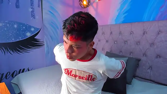 Snapshot of MaxiWildd chatting on November 14, 2:05 pm MaxiWildd online show from November 14, 2:05 pm