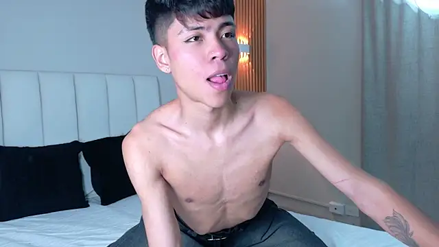 MaxiWildd online show from March 12, 1:17 pm