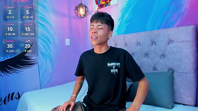 MaxiWildd online show from March 26, 1:06 pm