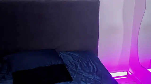 saramikaelson online show from December 19, 8:16 pm