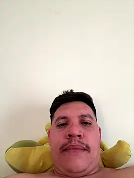 Snapshot of michael877675 chatting on December 22, 11:24 pm michael877675 online show from December 22, 11:24 pm