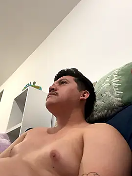 Snapshot of michael877675 chatting on January 9, 12:24 am michael877675 online show from January 9, 12:24 am