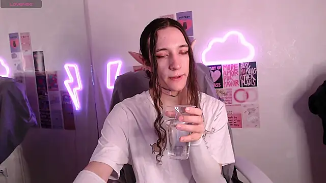 Snapshot of SilverMuse chatting on February 12, 9:21 pm SilverMuse online show from February 12, 9:21 pm