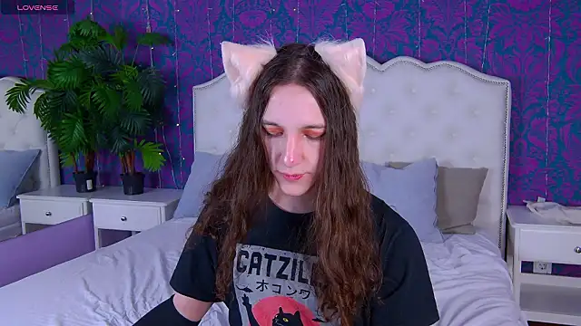 Snapshot of SilverMuse chatting on February 17, 10:27 pm SilverMuse online show from February 17, 10:27 pm