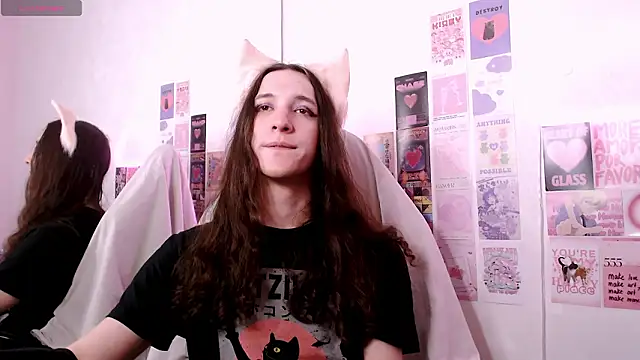 Snapshot of SilverMuse chatting on March 22, 9:18 pm SilverMuse online show from March 22, 9:18 pm