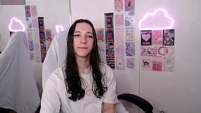 Snapshot of SilverMuse chatting on April 3, 5:55 pm SilverMuse online show from April 3, 5:55 pm