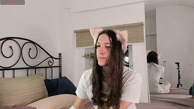 Snapshot of SilverMuse chatting on April 13, 12:49 am SilverMuse online show from April 13, 12:49 am