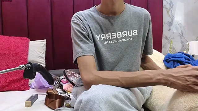 Snapshot of PrincePoppy chatting on October 31, 8:43 pm PrincePoppy online show from October 31, 8:43 pm