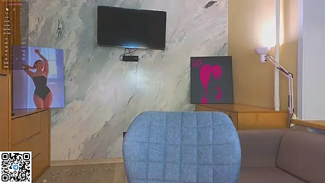 Snapshot of miss_bubbles_ chatting on December 14, 12:49 am miss bubbles online show from December 14, 12:49 am