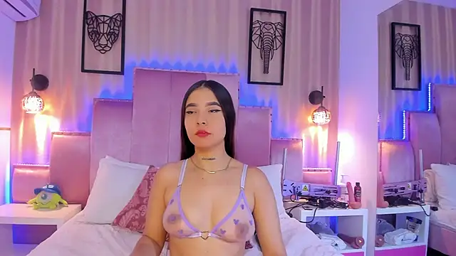 Snapshot of AlliceWinter chatting on February 19, 12:45 pm AlliceWinter online show from February 19, 12:45 pm