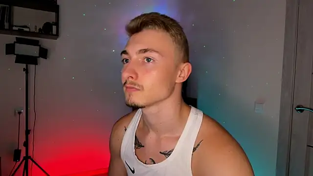 Artur  Skott online show from October 14, 5:58 pm