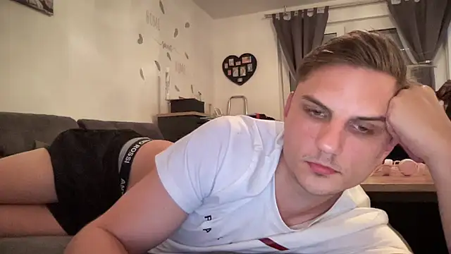Snapshot of Sweetbooy90 chatting on May 21, 5:42 pm Sweetbooy90 online show from May 21, 5:42 pm