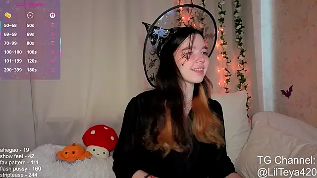 Snapshot of little_Teya chatting on October 15, 10:26 am little Teya online show from October 15, 10:26 am