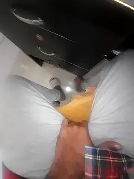 hackyourpussyxh online show from December 2, 3:01 am