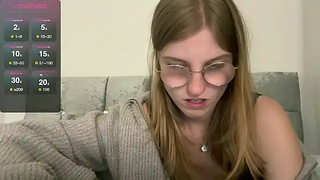 BustyKellyXXX online show from October 11, 6:17 pm