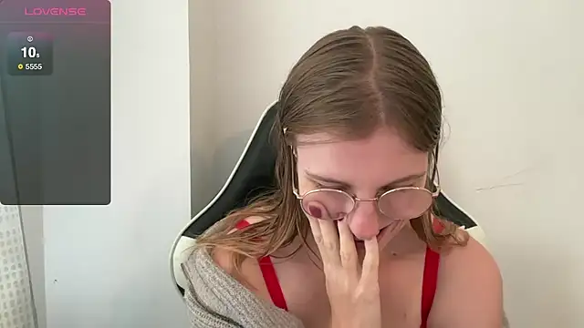 BustyKellyXXX online show from November 28, 11:13 am