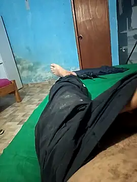 Snapshot of Frank0021 chatting on October 30, 2:24 am Frank0021 online show from October 30, 2:24 am