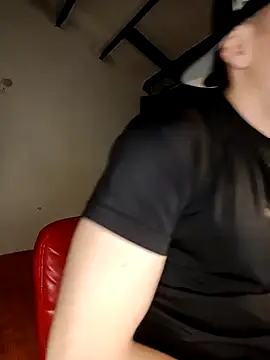 Snapshot of Logan_sixxer chatting on September 28, 3:23 am Logan sixxer online show from September 28, 3:23 am