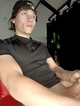 Snapshot of Logan_sixxer chatting on February 6, 8:56 pm Logan sixxer online show from February 6, 8:56 pm