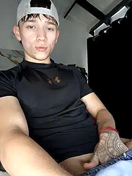 Snapshot of Logan_sixxer chatting on March 21, 9:29 pm Logan sixxer online show from March 21, 9:29 pm