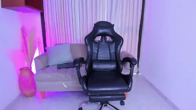 Asta Black online show from October 31, 8:54 pm