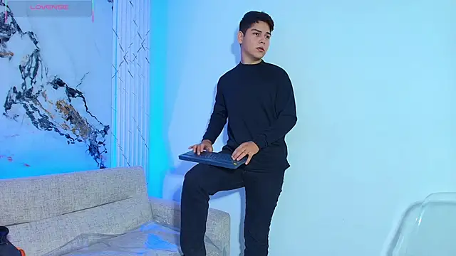 Asta Black online show from November 6, 8:43 pm