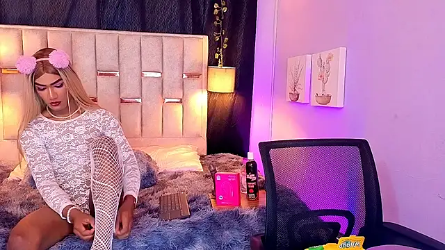 Snapshot of Hanzking01 chatting on October 12, 5:06 am Hanzking01 online show from October 12, 5:06 am