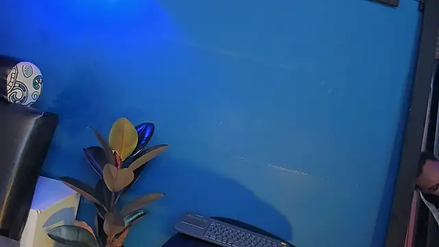 Snapshot of Hanzking01 chatting on October 26, 10:43 am Hanzking01 online show from October 26, 10:43 am