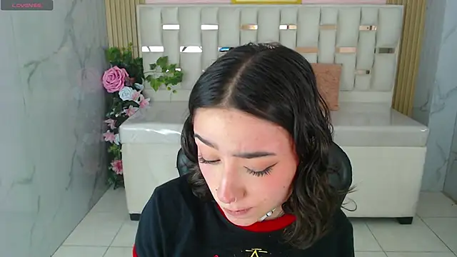 venuss09 s online show from December 18, 1:50 pm