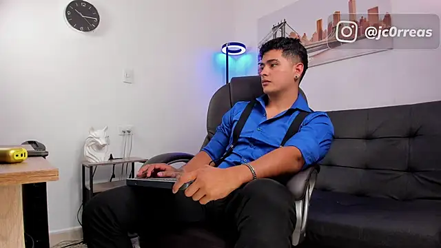  Juanes online show from November 4, 8:30 pm