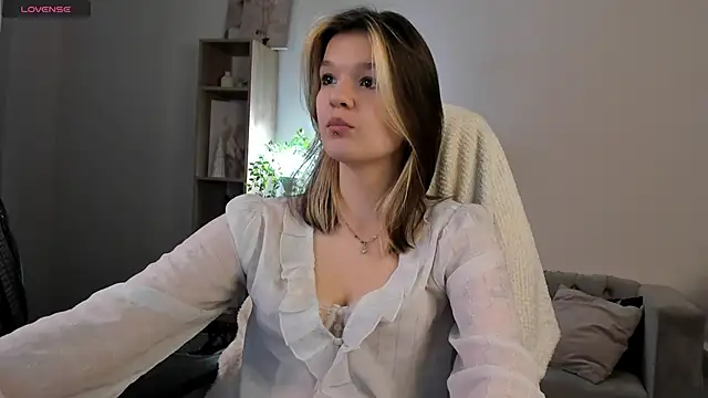 Snapshot of Kati_Li chatting on November 9, 10:35 am Kati Li online show from November 9, 10:35 am