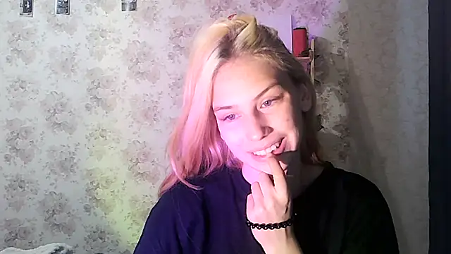 Snapshot of ClaireLaSweet chatting on September 20, 10:33 pm ClaireLaSweet online show from September 20, 10:33 pm