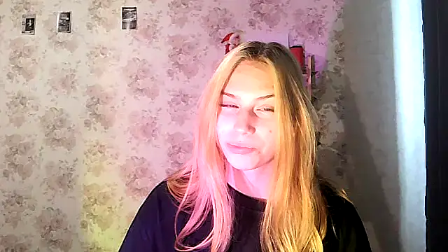 Snapshot of ClaireLaSweet chatting on September 22, 12:34 am ClaireLaSweet online show from September 22, 12:34 am