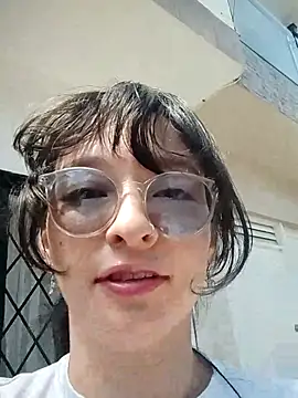 Snapshot of DavidAndClare chatting on October 14, 6:09 pm DavidAndClare online show from October 14, 6:09 pm