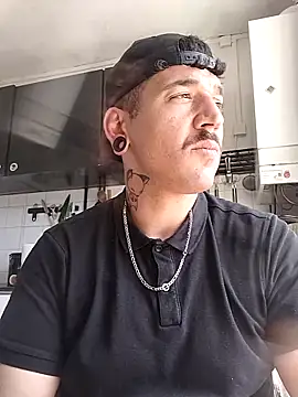JuicyBigcockxh online show from May 20, 1:39 pm