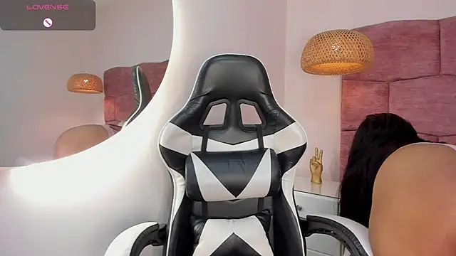 dani velvet online show from October 30, 4:03 am