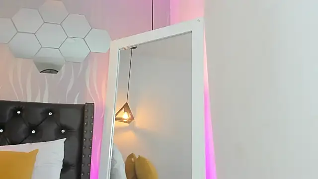 Snapshot of lucia-cute chatting on September 25, 7:17 pm lucia-cute online show from September 25, 7:17 pm