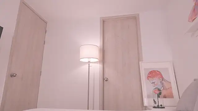 Snapshot of moon_angels chatting on February 25, 1:54 pm moon angels online show from February 25, 1:54 pm