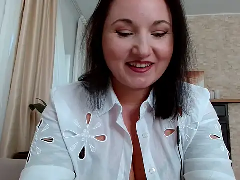 Snapshot of EliseBliss69 chatting on September 18, 10:28 am EliseBliss69 online show from September 18, 10:28 am