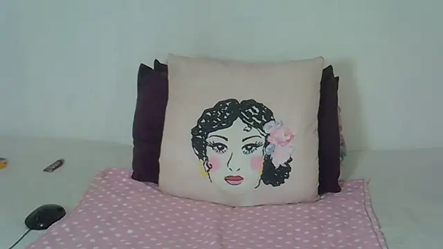 HotSexxy12 online show from October 19, 5:52 am