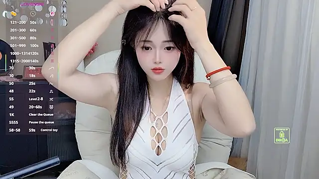 Snapshot of CeeKie chatting on June 25, 10:53 am CeeKie online show from June 25, 10:53 am