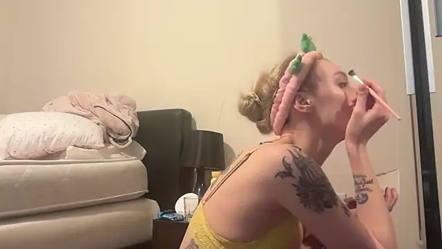 Snapshot of harleyblair chatting on September 12, 6:19 pm harleyblair online show from September 12, 6:19 pm